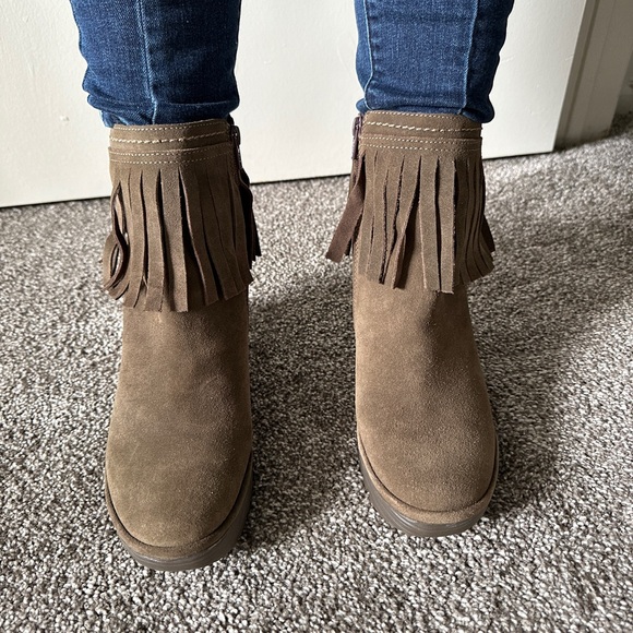 Fly London Suede Wedge bootie with fringe in Taupe/brown - Picture 3 of 8